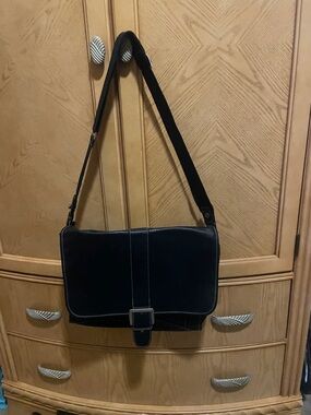 Capital one the move black messenger bag